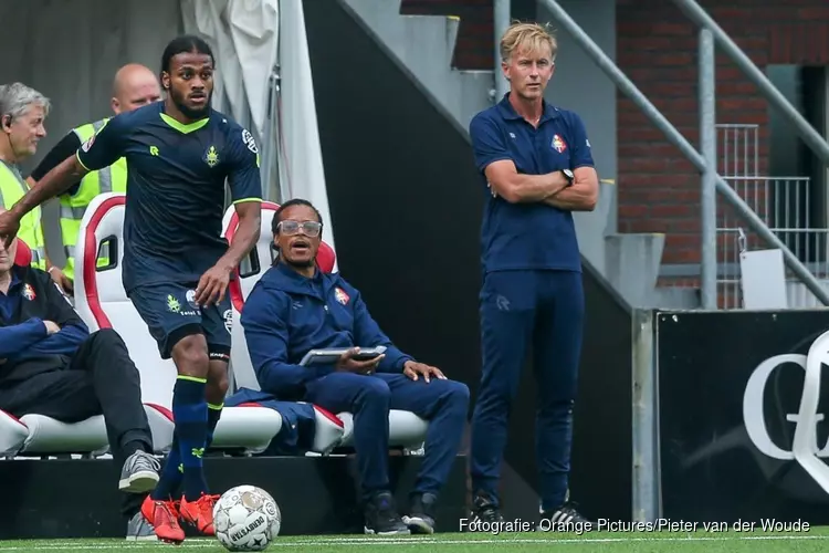 Telstar, met nieuwe assistent-trainer Edgar Davids, nipt onderuit in Emmen