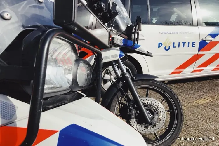 Politie deelt 49 boetes uit bij illegale scootermeeting bedrijventerrein Coevorden