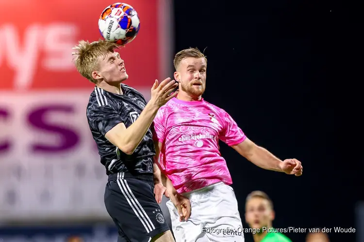 FC Emmen klopt piepjong beloftenteam van Ajax