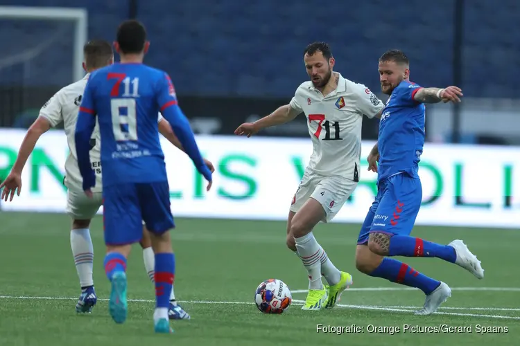 Rode kaart en fout doelman nekken Telstar tegen FC Emmen