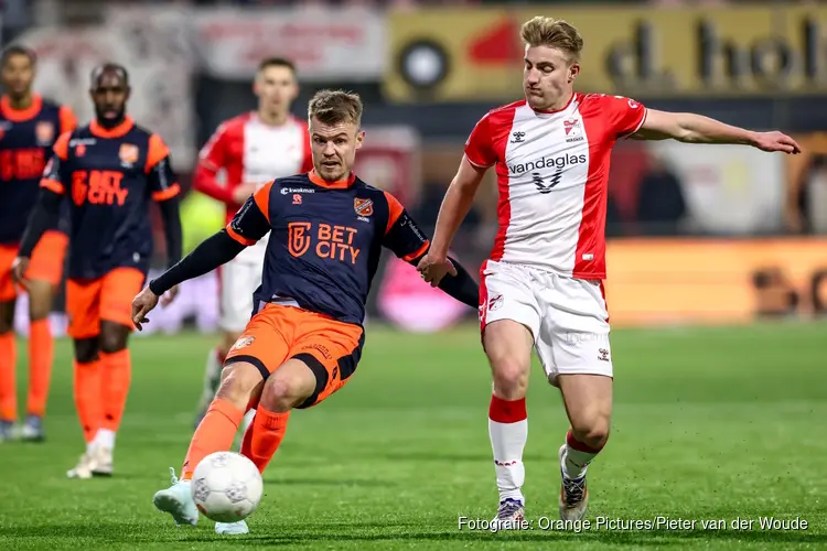 Sterke start bezorgt FC Volendam de winst op FC Emmen